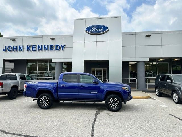 2022 Toyota Tacoma 4WD SR