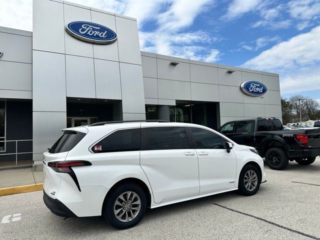 2021 Toyota Sienna LE