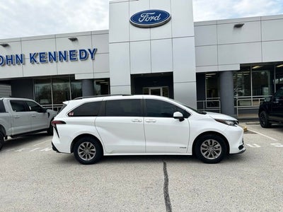 2021 Toyota Sienna LE