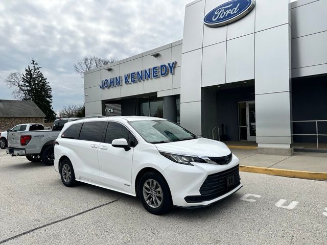 2021 Toyota Sienna LE