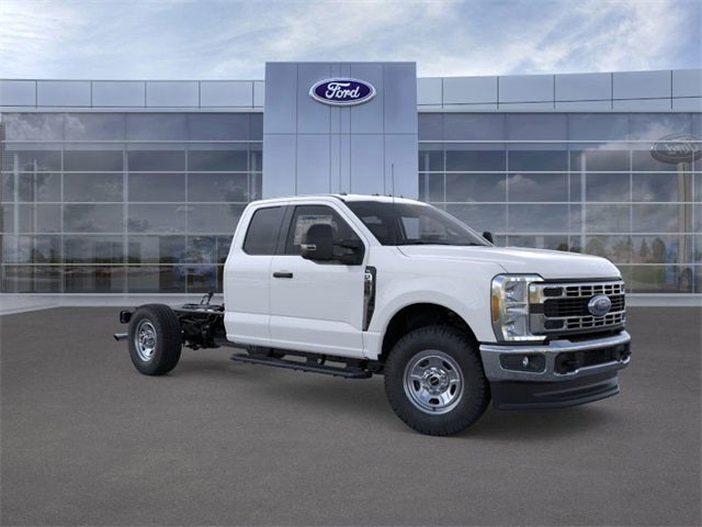 2026 Ford Super Duty F-350 SRW XL 4WD SuperCab 168 WB 60 CA