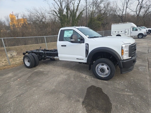 2026 Ford Super Duty F-550 DRW XL 4WD Reg Cab 169 WB 84 CA