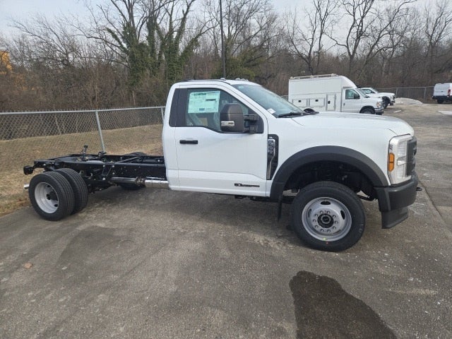 2026 Ford Super Duty F-550 DRW XL 4WD Reg Cab 169 WB 84 CA
