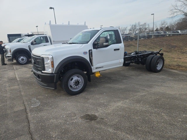 2026 Ford Super Duty F-550 DRW XL 4WD Reg Cab 169 WB 84 CA