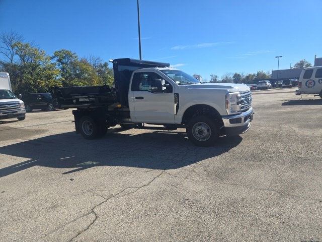 2026 Ford Super Duty F-350 DRW XL 4WD Reg Cab 145 WB 60 CA