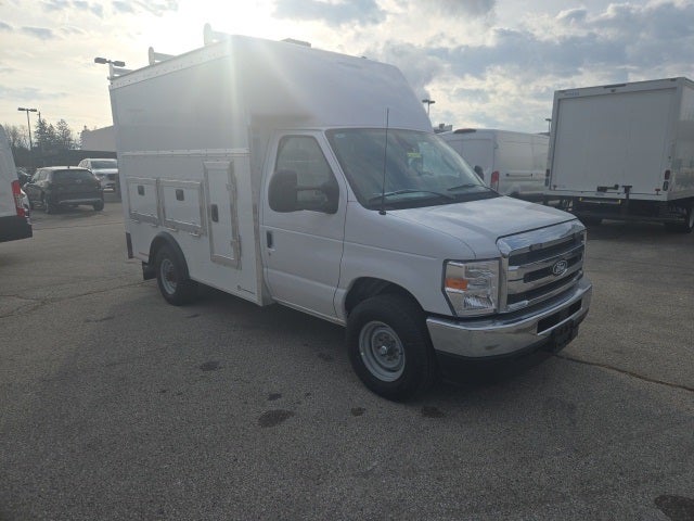 2026 Ford E-Series Cutaway E-350 SRW 138 WB