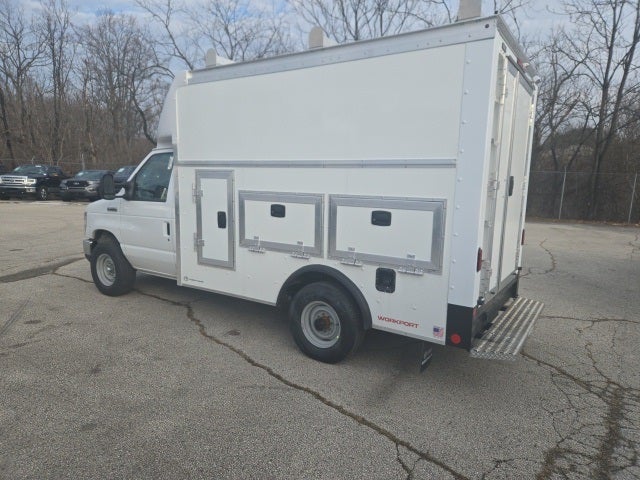 2026 Ford E-Series Cutaway E-350 SRW 138 WB