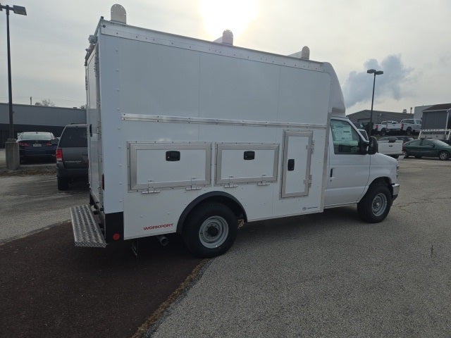 2026 Ford E-Series Cutaway E-350 SRW 138 WB