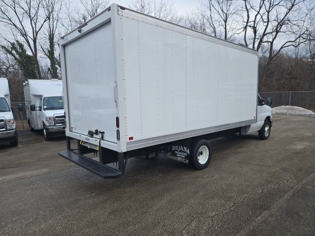 2025 Ford E-Series Cutaway E-450 DRW 176 WB
