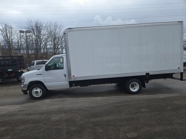 2025 Ford E-Series Cutaway E-450 DRW 176 WB