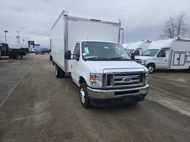 2025 Ford E-Series Cutaway E-450 DRW 176 WB