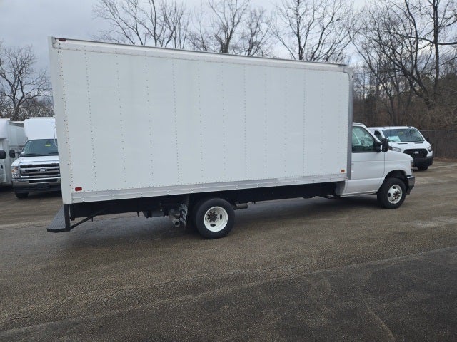2025 Ford E-Series Cutaway E-450 DRW 176 WB