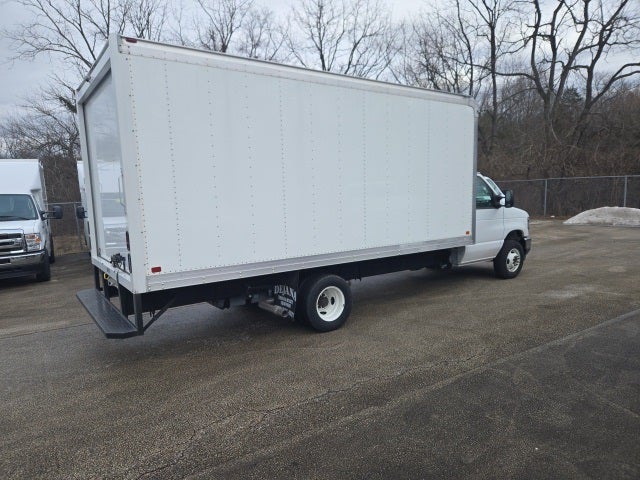 2025 Ford E-Series Cutaway E-450 DRW 176 WB