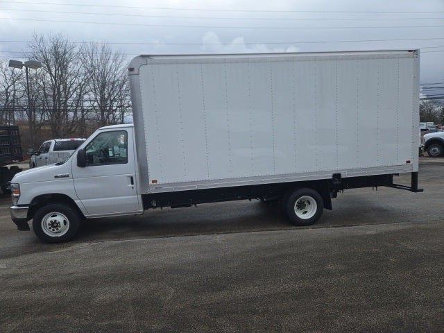 2025 Ford E-Series Cutaway E-450 DRW 176 WB