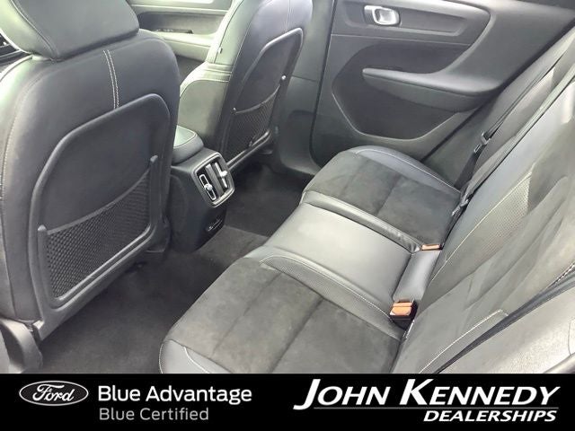 2021 Volvo XC40 Recharge Pure Electric P8