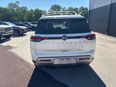 2024 Nissan Pathfinder SL
