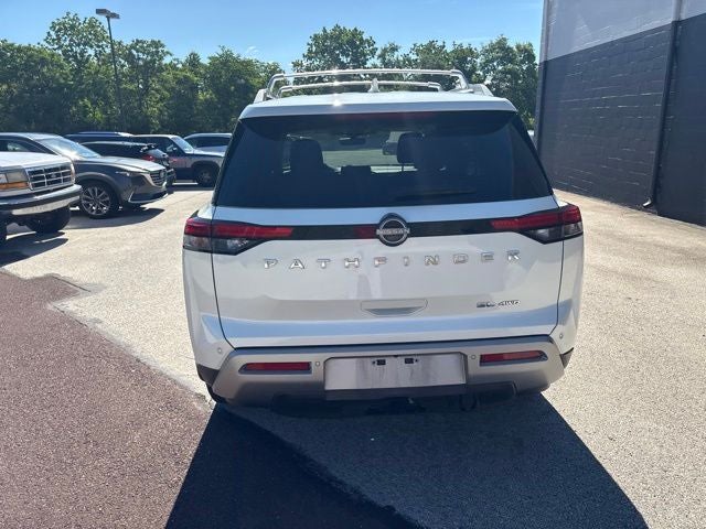 2024 Nissan Pathfinder SL
