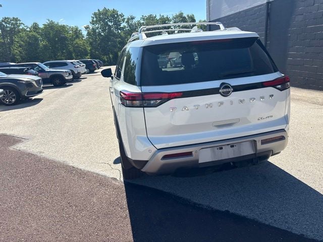 2024 Nissan Pathfinder SL