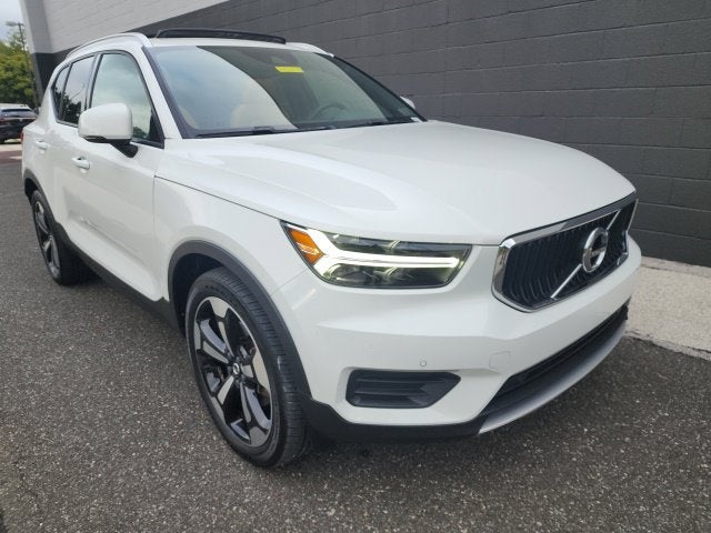 2020 Volvo XC40 Momentum